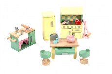 dřevěná kuchyň do domečku pro panenky