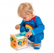 PL105-Petit-Activity-Cube-Lifestyle-Le-Toy-Van-drevena-aktivni-kostka-pro-deti-miminko